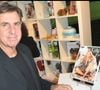 Il explique avoir souhaité mettre un terme aux nombreuses spéculations qui circulaient à son sujet avant de revenir, avec beaucoup de franchise, sur son quotidien depuis plusieurs mois.

Archives : Patrick Simpson-Jones à une soirée pour le lancement du magazine "Happy Life" à Paris 2011 VEEREN / BESTIMAGE