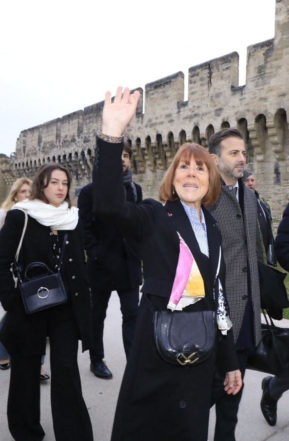 Depuis la fin de son procès, Gisèle Pelicot partage la vie d'un homme, prénommé Jean-Loup et âgé de 72 ans. 

Procès de l'ex-mari D.Pelicot, accusé de l'avoir droguée pendant près de dix ans et d'avoir invité des inconnus à la violer à leur domicile de Mazan, une petite ville du sud de la France, à Avignon le 19 décembre 2024. 2024. 
© Franz Chavaroche / Bestimage