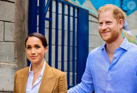 Le prince Harry, duc de Sussex, Meghan Markle, duchesse de Sussex, lors d'une rencontre avec de jeunes étudiants soulignant l'importance du bien-être socio-émotionnel dans l'éducation au Colegio La Giralda à Bogota, au deuxième jour de leur visite de quatre jours en Colombie. © Mischa Schoemaker/ABACA