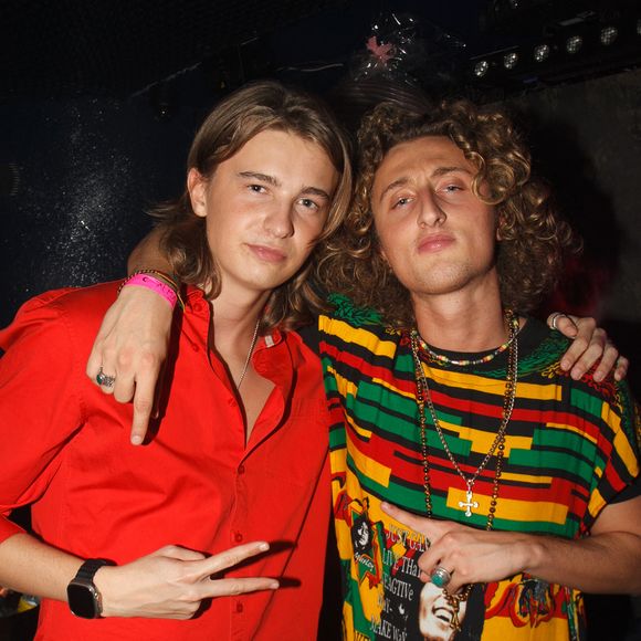 Exclusif - Ulysse Leconte et Joalukas Noah lors de la soirée Over Kitsch au Club Alma à Paris le 10 novembre 2024

© Philippe Baldini / Bestimage