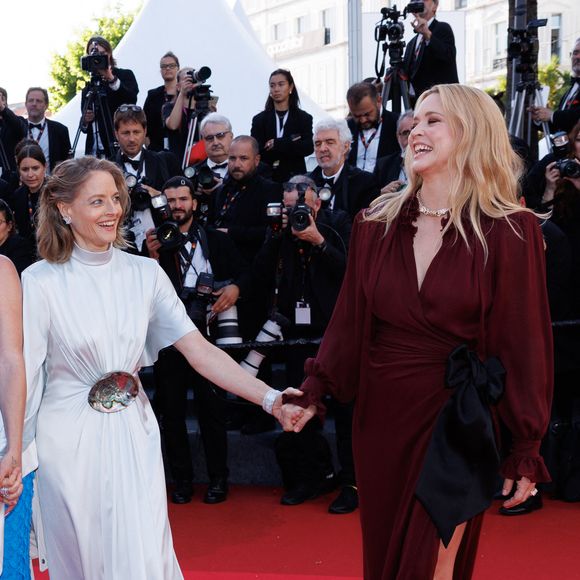 Jodie Foster, Virginie Efira - Montée des marches du film « Vie privée » lors du 78ème Festival International du Film de Cannes, au Palais des Festivals à Cannes. Le 20 mai 2025
© Jacovides-Moreau / Bestimage