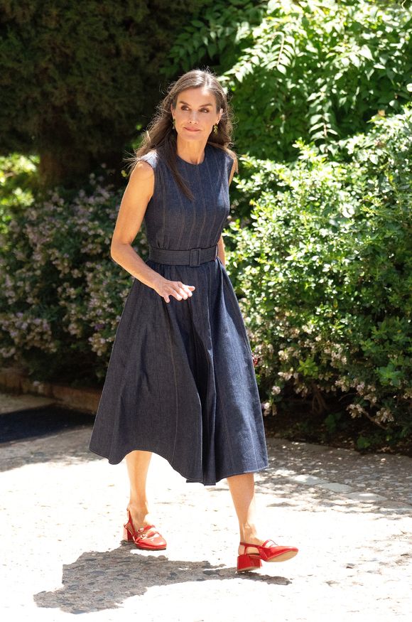 Le roi Felipe VI d'Espagne et la reine Letizia d'Espagne visitent l'abbaye de Montserrat à Monistrol de Montserrat, le 23 juin 2025. 
© Lalo Yasky / Bestimage