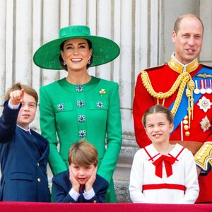 Les enfants de Kate Middleton et du prince William suivent un rituel le soir

Kate Middleton, le prince William et leurs enfants au balcon de Buckingham ©