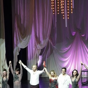 - Exclusif - Guilhem Valayé, Céleste Hauser et Benjamin Siksou - Générale du spectacle musical "Les Souliers Rouges" au Casino de Paris, le 24 janvier 2025.
"Les Souliers Rouges" est un conte musical produit par Marc Lavoine et son compositeur attitré Fabrice Aboulker d'après le conte "Les Chaussons Rouges" de Hans Christian Andersen.
© Guirec Coadic/Bestimage