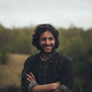 9 mois qui l'ont aussi changé physiquement

Vianney a terminé la construction de sa cabane en bois en pleine forêt et montre le résultat sur Instagram le 12 avril 2026.