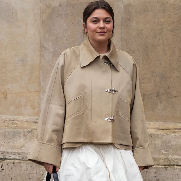 Louane assiste au défilé Patou Automne/Hiver 2026-2027 dans le cadre de la semaine de la mode à Paris le 25 janvier 2026 à Paris, France. © Lucia Sabatelli / Bestimage