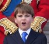Bien qu'il ne soit bien évidemment pas à plaindre
Le prince Louis de Galles - Les membres de la famille royale britannique au balcon du Palais de Buckingham lors de la parade militaire "Trooping the Colour" à Londres, Royaume Uni
Julien Burton / Bestimage