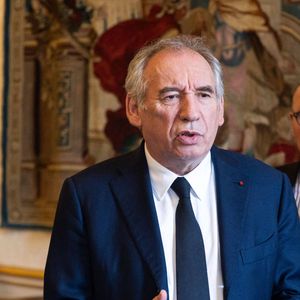 Le Premier ministre français, François Bayrou, reçoit le comité de soutien de Boualem Sansal à l'hôtel Matignon, à Paris, le 16 avril 2025.
 © Thomas Hubert /Pool/Bestimage.