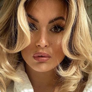 L’ancienne star des Marseillais a reconnu avoir beaucoup profité et parfois gaspillé, tout en précisant avoir aussi investi. 

Carla Moreau est mariée à Kevin Guedj avec qui elle a eu une petite fille prénommée Ruby - Instagram