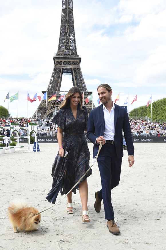 L'ancienne Miss France Camille Cerf et son compagnon Theo Fleury - Prix Saint Laurent Eiffel Challenge CSI5 lors de la 8e édition du "Longines Paris Eiffel Jumping" au Champ de Mars à Paris le 26 juin 2022. © JB Autissier / Panoramic / Bestimage