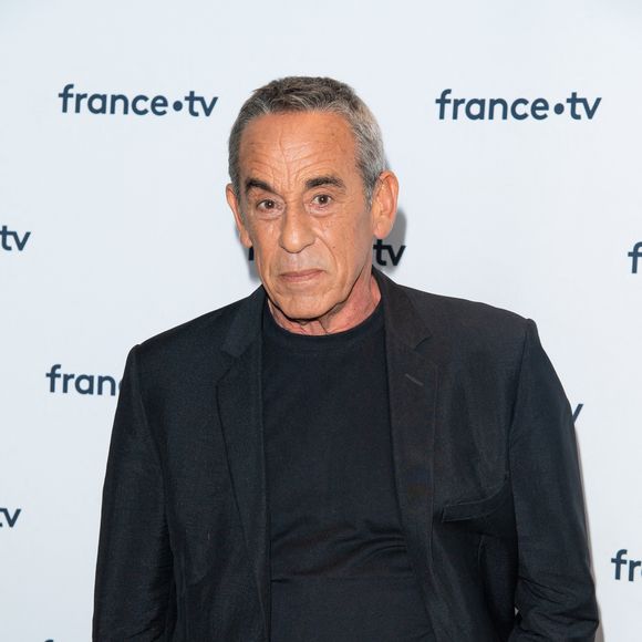 Thierry Ardisson lors du photocall dans le cadre de la conférence de presse de France Télévisions au Pavillon Gabriel à Paris, France, le 24 août 2021. © Pierre Perusseau/Bestimage