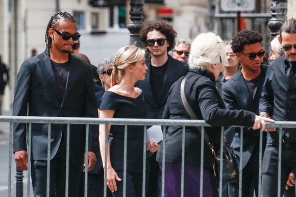 Audrey Crespo-Mara et ses fils Sekou et Lamine - Arrivées aux obsèques de Thierry Ardisson en l’église Saint-Roch de Paris, France, le 17 juillet 2025. © Clovis-Jacovides/Bestimage