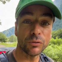 Après l’annonce de sa reconversion, Julian Bugier s’exile à 12 000 km de la France : un geste tout simple lui a sauvé la vie