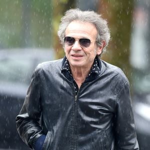Exclusif -  Philippe Manoeuvre - Arrivées des people à l'inauguration de l'esplanade "Johnny Hallyday" et de la statue "Quelque chose de ..." sur le parvis de la salle de concert AccorHotels Arena Paris Bercy à Paris. Le 14 septembre 2021 Agence / Bestimage