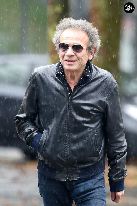 Exclusif -  Philippe Manoeuvre - Arrivées des people à l'inauguration de l'esplanade "Johnny Hallyday" et de la statue "Quelque chose de ..." sur le parvis de la salle de concert AccorHotels Arena Paris Bercy à Paris. Le 14 septembre 2021 Agence / Bestimage