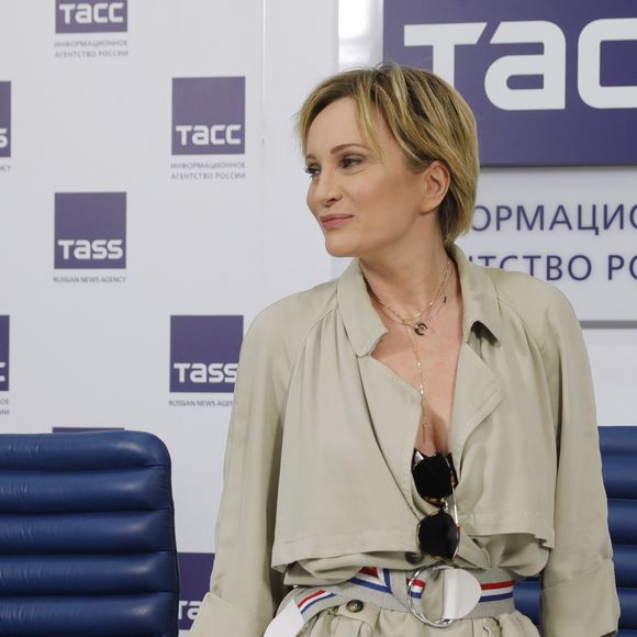 Pour performer au Kremlin lors de fêtes de fin d'année

La chanteuse française Patricia Kaas lors d'une conférence de presse sur la sortie de son nouvel album à Moscou, Russie, le 8 novembre 2017.
