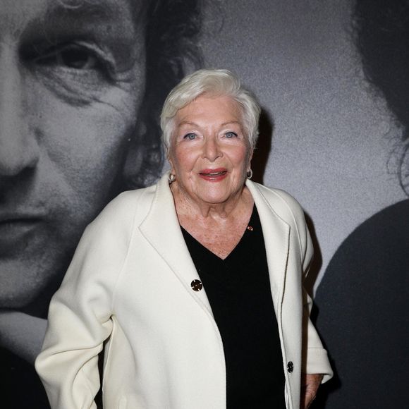 Exclusif - Line Renaud - People à la générale de l'opéra-rock "Starmania" à la Seine Musicale de Boulogne-Billancourtle 8 novembre 2022.  Johnny Rockfort et ses Etoiles noires, la serveuse automate, Stella Spotlight, Zéro Janvier, un Ziggy emprunté à D. Bowie… Quarante-trois ans après leur apparition sur la scène du Palais des congrès de Paris, le 10 avril 1979, et plus de deux décennies après les dernières représentations, revoici les personnages chantants imaginés par M.Berger et L. Plamondon pour Starmania. Reportée de deux saisons en raison de la pandémie de Covid-19, une nouvelle version s’installe jusqu’au 29 janvier 2023 à La Seine musicale, à Boulogne-Billancourt (Hauts-de-Seine), avant de faire la tournée des Zénith en région. © Dominique Jacovides-Coadic Guirec/Bestimage