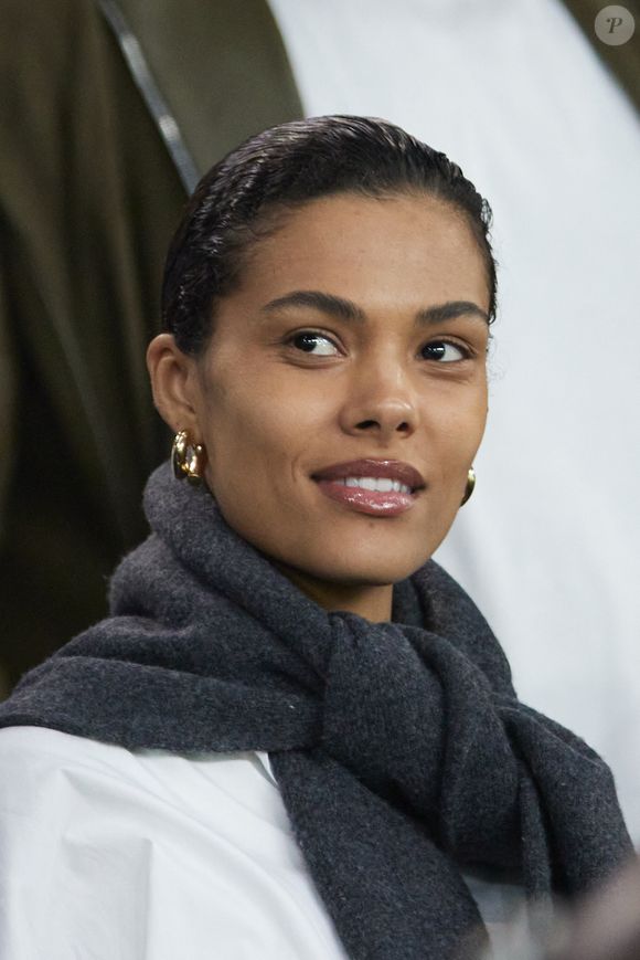 Tina Kunakey - Célébrités dans les tribunes lors du quart de finale aller de Ligue des champions: Le PSG s'est incliné à domicile face au FC Barcelone (2-3) au Parc des Princes à Paris le 10 avril 2024. © Cyril Moreau/Bestimage