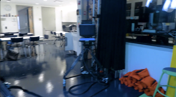 Les élèves bénéficient d’activités culturelles, ateliers artistiques, clubs, équipes sportives et accompagnement universitaire.

Le lycée Français de New-York attire de nombreux élèves chaque année. Capture d'écran Youtube