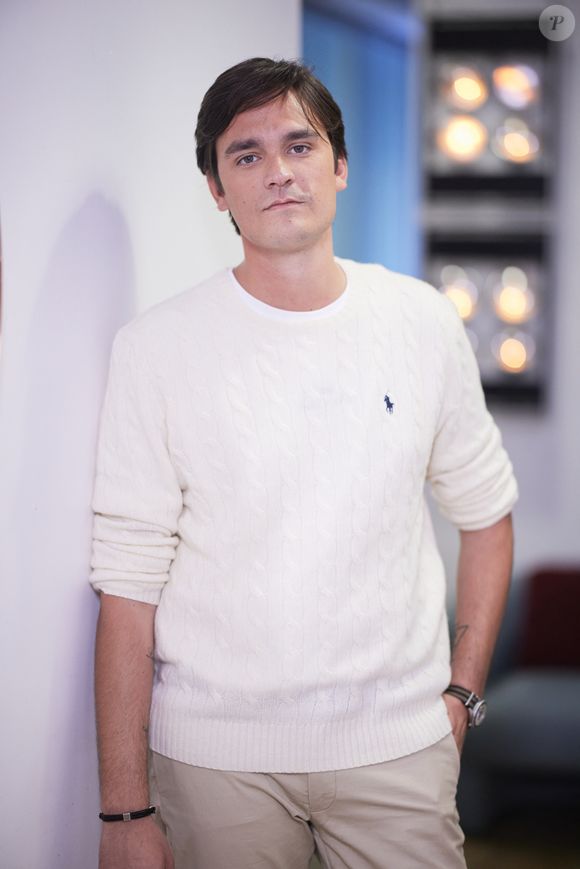 Romy est le premier enfant de Laura et d’Alain-Fabien Delon.

Alain-Fabien Delon en backstage de de l'émission "C à Vous" à Paris, France, le 18 octobre 2024. © Cyril Moreau/Bestimage