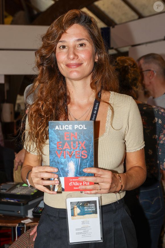 Alice Pol, à la Halle Georges Brassens de Brive-la-Gaillarde, le 8 novembre 2024. Foire du Livre de Brive 2024. © Jean-Marc Lhomer / Bestimage