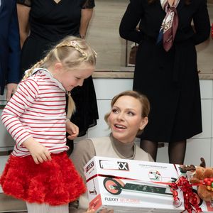 Le moment a été très touchant pour les parents de Jacques et Gabriella.

Le prince Albert II de Monaco et la princesse Charlène de Monaco assistent au spectacle de Noël à la crèche de la Croix-Rouge Rosine Sanmori et participent à la traditionnelle distribution de cadeaux de Noël à Monaco. Photo par Olivier Huitel / Pool Monaco / Bestimage