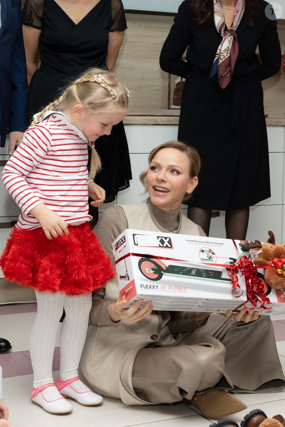 Le moment a été très touchant pour les parents de Jacques et Gabriella.

Le prince Albert II de Monaco et la princesse Charlène de Monaco assistent au spectacle de Noël à la crèche de la Croix-Rouge Rosine Sanmori et participent à la traditionnelle distribution de cadeaux de Noël à Monaco. Photo par Olivier Huitel / Pool Monaco / Bestimage