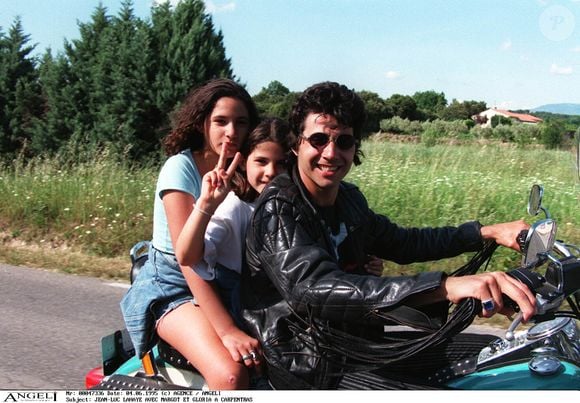 Gloria vient de donner naissance à un enfant, Jean-Luc Lahaye l'a annoncé sur Instagram

Jean-Luc Lahaye et ses filles Margaux et Gloria à Carpentras le 4 juin 1995. DANIEL ANGELI / BESTIMAGE