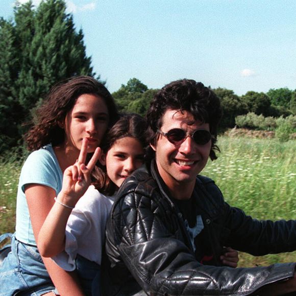 Gloria vient de donner naissance à un enfant, Jean-Luc Lahaye l'a annoncé sur Instagram

Jean-Luc Lahaye et ses filles Margaux et Gloria à Carpentras le 4 juin 1995. DANIEL ANGELI / BESTIMAGE