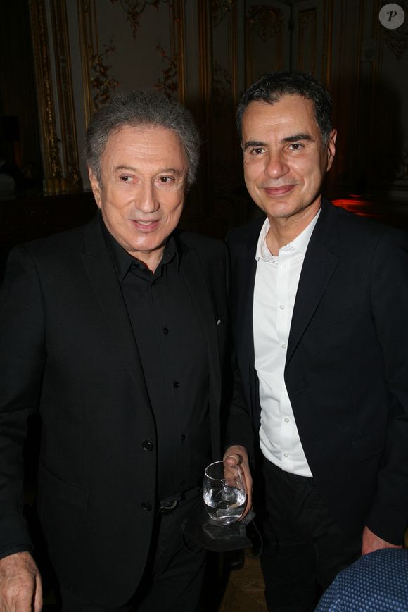Exclusif - Michel Drucker et Laurent Luyat - Soirée naturopathie à l'hôtel Le Marois à l'occasion de la sortie du livre "Guide de naturopathie" de D. Passuti à Paris le 7 décembre 2021. © JLPPA/Bestimage
