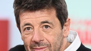 Patrick Bruel : Huit femmes prennent la parole, le chanteur répond aux faits qui lui sont reprochés