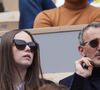 Elie Semoun et Aude Fraineau dans les tribunesde Roland Garros 2025. Paris, le 2 juin 2025.

Photo : Dominique Jacovides / Bestimage