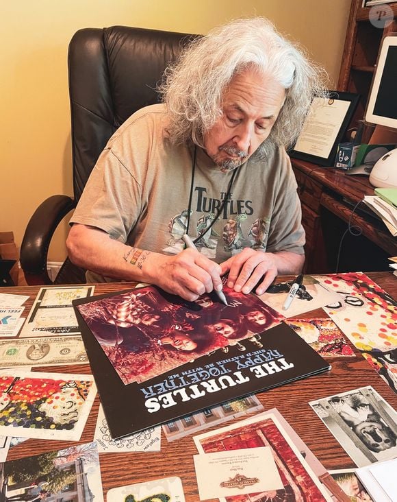 Quelques années avant sa disparition, Mark Volman a vu le diagnostic tomber. Il a appris être atteint de démence à corps de Lewy et a annoncé la nouvelle en 2020.

Mark Volman du groupe The Turtles - 28 mars 2023 © Instagram