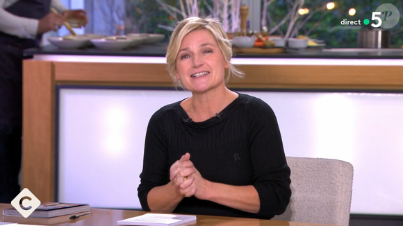 Anne-Elisabeth Lemoine dans "C à vous", France 5