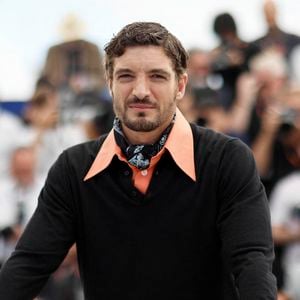 Niels Schneider retrouvera bientôt Virginie Efira à l’écran dans la mini-série Cancel.

Niels Schneider au photocall du film "La Bataille De Gaulle: L'Âge De Fer" (De Gaulle: Tilting Iron) lors du 79ème Festival International du Film de Cannes, France, le 21 mai 2026. © Jacovides-Moreau/Bestimage