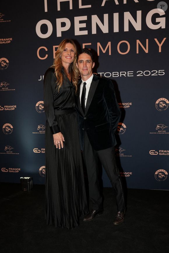 Le couple a choisi cette destination pour sa biodiversité exceptionnelle et sa qualité de vie.

Sophie Thalmann-Soumillon, Christophe Soumillon lors de la cérémonie d'ouverture du Qatar Prix de l'Arc de Triomphe au Pré Catelan le 2 octobre 2025.

© Anne-Sophie Guebey / Bestimage