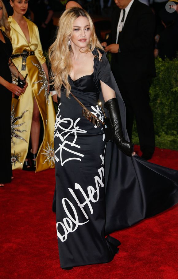 Ou encore Madonna.

Madonna - Soirée Costume Institute Gala (Met Ball) au Metropolitan Museum célébrant l'ouverture de Chine: à travers le miroir à New York. Agence / Bestimage USA