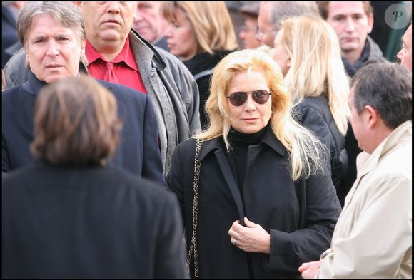 Tony Scotti et Sylvie Vartan - obsèques du chanteur Carlos en l'église Saint-Germain des Prés à Paris en 2008. JACOVIDES-GUIZARD / BESTIMAGE