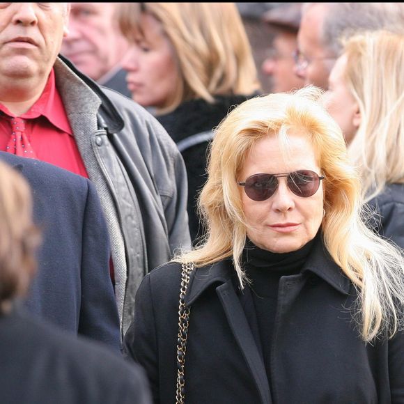 Tony Scotti et Sylvie Vartan - obsèques du chanteur Carlos en l'église Saint-Germain des Prés à Paris en 2008. JACOVIDES-GUIZARD / BESTIMAGE