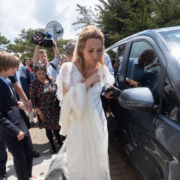 Mariage de Laura Smet et Raphaël Lancrey-Javal à l'église Notre-Dame des Flots au Cap-Ferret le jour de l'anniversaire de son père Johnny Hallyday le 15 juin 2019.