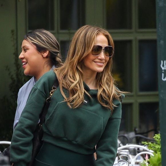New York City - Jennifer Lopez sortant d'un café à New York le 21/04/2025



Photo : Backgrid USA / Bestimage
