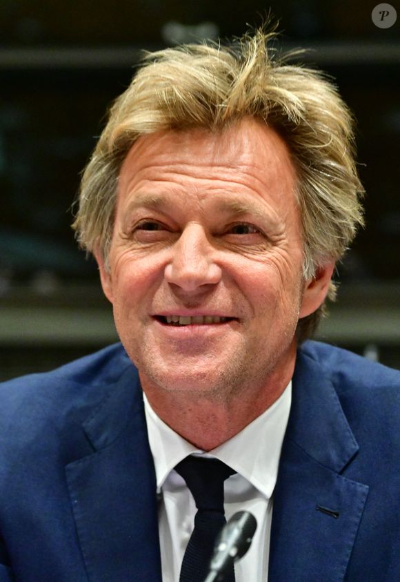 Malgré cet échec, le journaliste a rapidement rebondi en créant Native Production, une nouvelle entité tournée vers la télévision et le numérique.

Audition de Laurent Delahousse, journaliste et présentateur de télévision, par la commission d'enquête "Audiovisuel public" à l'Assemblée Nationale à Paris, France, le 2 février 2026. © Christian Liewig/Bestimage