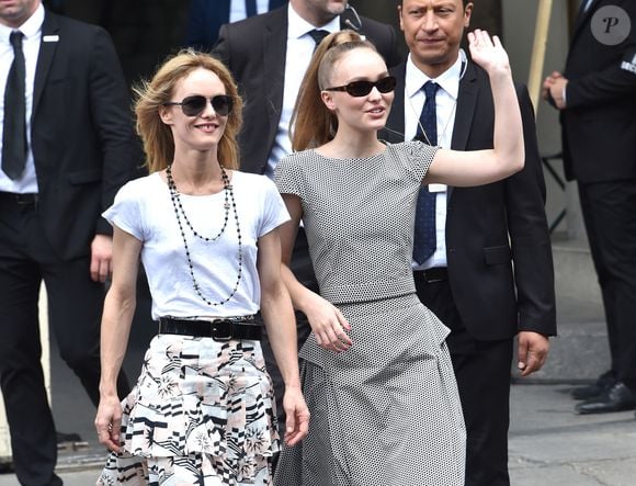 Vanessa Paradis et sa fille Lily-Rose Depp au défilé de mode "Chanel", collection Haute-Couture automne-hiver 2018/2019, à Paris, le 3 juillet 2018. © CVS-Veeren / Bestimage