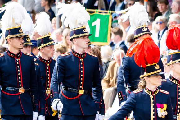Le jeune homme a décroché son brevet de parachutiste. 

Le roi Philippe de Belgique, la reine Mathilde, la princesse Delphine et James O’Hare participeront aux célébrations de la Fête nationale 2025 devant le Palais royal à Bruxelles, en Belgique. Photo Backgrid USA / Bestimage