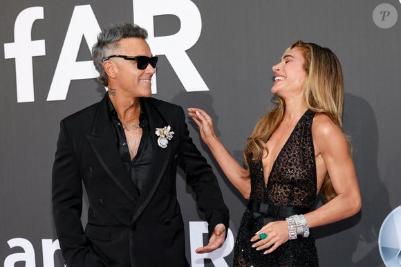Robbie Williams et sa femme Ayda Field - Photocall du gala " amfAR 2026 by Chopard " à l'Hôtel du Cap-Eden-Roc à Antibes, lors du 79ème Festival International du Film de Cannes. Le 21 mai 2026
© Jacovides-Moreau / Bestimage
