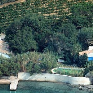 Vue aérienne de la maison de Brigitte Bardot, La Madrague, à Saint-Tropez. Le 15 juillet 2001. Photo par Agence / Bestimage