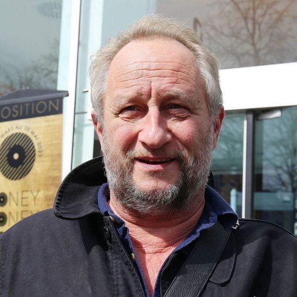 Benoit Poelvoorde à la sortie des studios de Radio France à Paris. Le 29 mars 2023
© Jonathan Rebboah / Panoramic / Bestimage