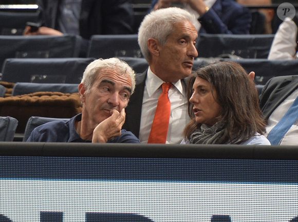 Raymond Domenech et sa compagne Estelle Denis - People lors des quarts de finale du BNP Paribas Masters à l' Accor Hotels Arena à Paris le 4 novembre 2016. © Veeren-Moreau/Bestimage
