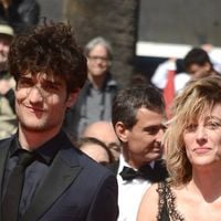 Oumy, la fille de Valeria Bruni-Tedeschi et Louis Garrel, a bien grandi et fait le show avec sa mère sur TikTok