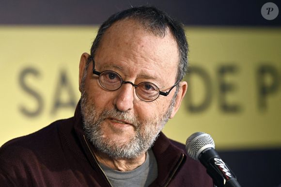 Le mari de Zofia assure donc son devoir de transmission grâce à cette pièce intitulée "Le Chameau". 

Jean Reno, invité d'honneur du 10ème Festival international du Film de Comédie de Liège, donne une conférence de presse, le 5 novembre 2025.
© Photonews / Bestimage